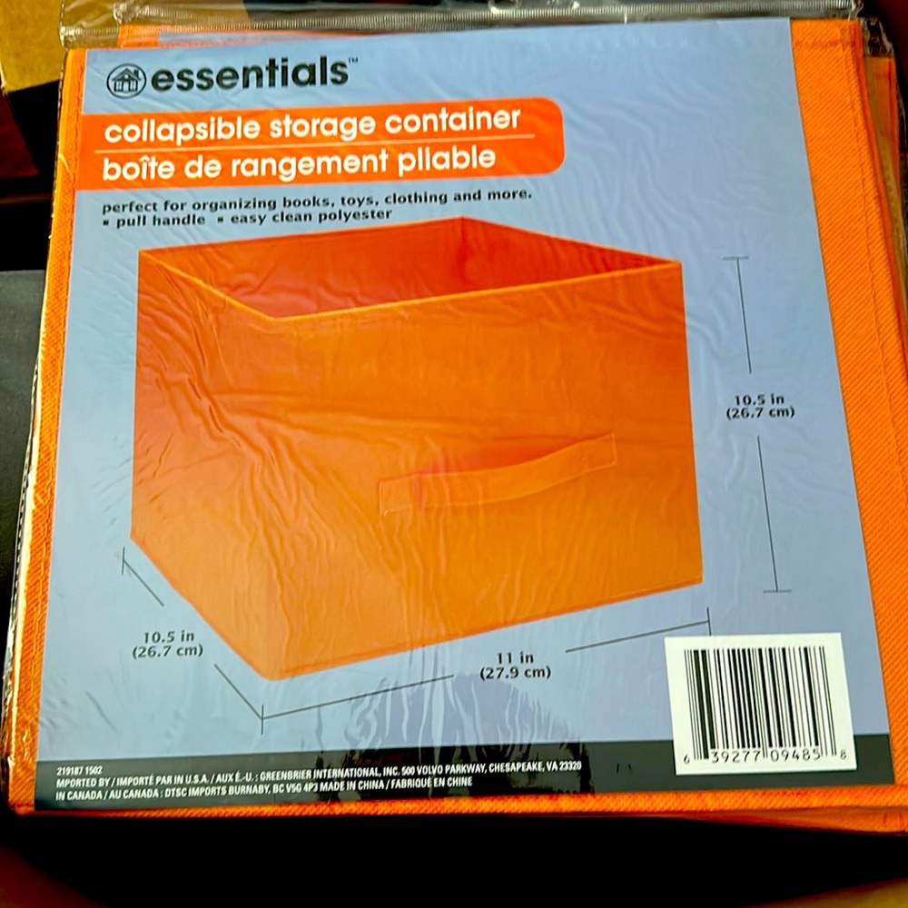 Collapsible storage containers